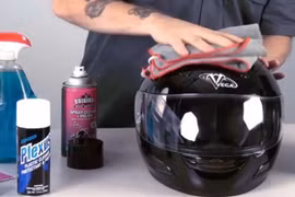 Cách vệ sinh mũ bảo hiểm đúng cách ít người biết