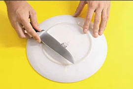 Cách mài dao bằng đĩa sứ đơn giản mà sắc không ngờ