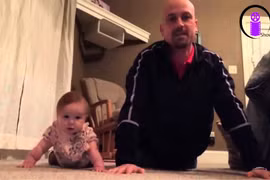 “Cười vỡ bụng” với cách chăm con của ông bố này