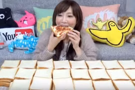 Gái trẻ Nhật ăn hết 100 lát bánh mì trong phút chốc