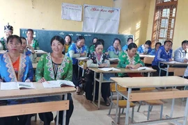 "Thầy giáo" mang quân hàm xanh gieo chữ nơi rẻo cao