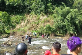 Đi ăn rằm về qua suối, 2 người phụ nữ bị lũ cuốn tử vong 