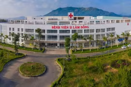 Bệnh viện II Lâm Đồng mua máy CT-Scanner giá cao hơn hàng tỷ đồng