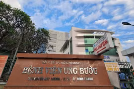 Một gói thầu của Bệnh viện Ung bướu có 45 nhà thầu tham gia