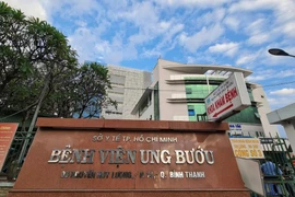 Một gói thầu của Bệnh viện Ung bướu có 45 nhà thầu tham gia