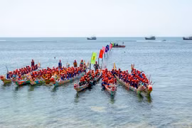 Đầu xuân về Lý Sơn xem lễ hội đua thuyền truyền thống