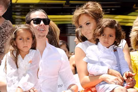 Jennifer Lopez chia tay bồ trẻ 