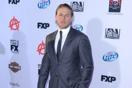 Charlie Hunnam bỏ diễn 50 Sắc thái vì cát xê quá bèo