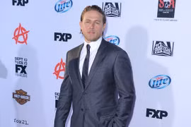 Charlie Hunnam bỏ diễn 50 Sắc thái vì cát xê quá bèo