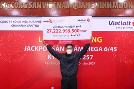 Người đàn ông chỉ đeo khẩu trang nhận giải Vietlott hơn 27 tỷ