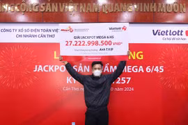 Người đàn ông chỉ đeo khẩu trang nhận giải Vietlott hơn 27 tỷ
