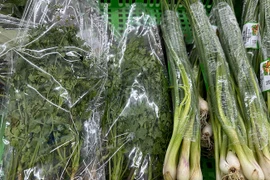 Giá hành lá, rau mùi... cao chót vót vẫn khó mua vì khan hiếm