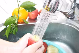 Một người nhận hóa đơn tiền nước gần 500.000 đồng nhưng thanh toán liền nửa tỷ