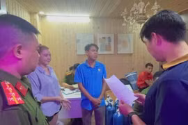 Nhà hàng ở TP HCM có hơn 120 nữ tiếp viên chuyên phục vụ khách nước ngoài