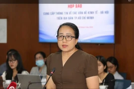 Hoa hậu Phương Lê hát chế lời Quốc ca trên livestream