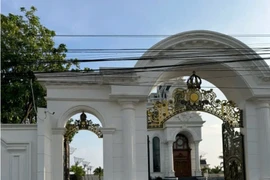 Yêu cầu tháo dỡ 'biệt phủ' của đại gia khoáng sản ở Bình Thuận