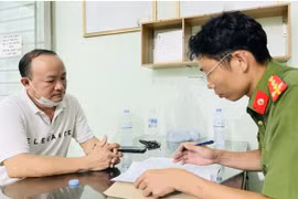 Tạm giam người đàn ông đập vỡ kính ô tô và nói 'mày biết tao là ai không'