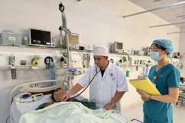 Anh trai và cha bị đâm nguy kịch vì không cho em gái đi chơi với bạn trai 