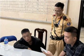 Trộm xe máy rồi tông vào cảnh sát giao thông để giải cứu đồng bọn