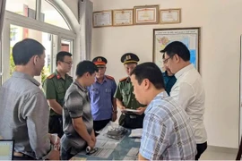 Phó chánh Văn phòng tỉnh chèn link cờ bạc vào web cơ quan nhà nước