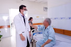 Chạy đua với thời gian cứu bệnh nhân bị ngưng tim trên đường đến bệnh viện