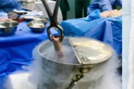 Bảo tồn đôi chân cho chàng trai mắc ung thư bằng Nitơ lạnh