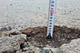 Trảng Bom (Đồng Nai): Đường tiền tỉ vừa sửa lại nứt, bong rìa, công ty Hùng Phi sẽ sửa đến bao giờ ?