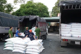 Bốn xe tải chở 39 tấn đường cát nhập lậu ở An Giang