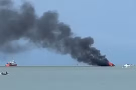 Tàu khách cháy giữa biển, 25 người được bộ đội cứu thoát