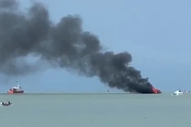 Tàu khách cháy giữa biển, 25 người được bộ đội cứu thoát