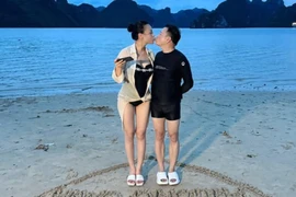 Hậu tin đồn người thứ 3, Shark Bình tình tứ với vợ hai