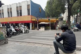 Trend rủ nhau ra đường “săn” người vi phạm giao thông