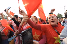 Ngay lúc này: ĐT Việt Nam rước cúp vô địch ASEAN Cup trở về