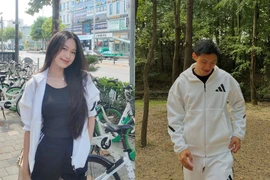 Vợ chồng Đoàn Văn Hậu “trốn con” dạo phố Hàn Quốc