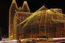 Khung cảnh lung linh của nhà thờ Đức Bà trước thềm Giáng sinh