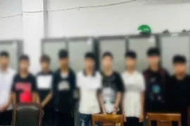 Bắt nhóm đối tượng liên tiếp đuổi chém người đi đường ở Hà Nội