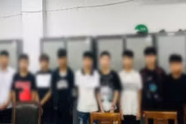 Bắt nhóm đối tượng liên tiếp đuổi chém người đi đường ở Hà Nội