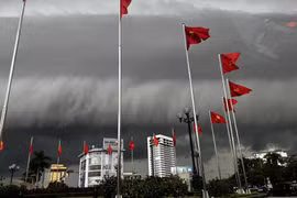  Mây sóng thần xuất hiện choán cả bầu trời Vinh, báo hiệu bão lớn