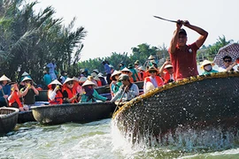 Ngồi thuyền thúng Hội An lọt top trải nghiệm trên thuyền hấp dẫn