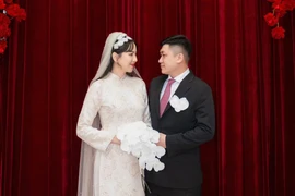 “MC đẹp nhất VTV” hé lộ hình ảnh đám cưới ở nhà chồng