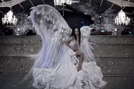 Linh Ngọc Đàm đăng ảnh đen trắng, ẩn ý chưa ổn sau chia tay?