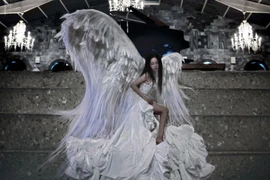 Linh Ngọc Đàm đăng ảnh đen trắng, ẩn ý chưa ổn sau chia tay?