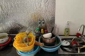 Bạn cùng phòng thường xuyên dẫn bạn trai về khiến cô gái “cạn lời”