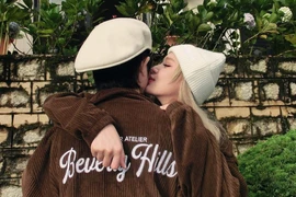 Xoài Non quấn quít bên Gil Lê, cái thơm má thay lời công khai