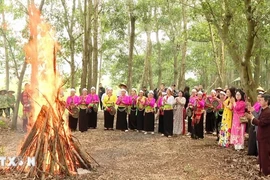 Du lịch trải nghiệm văn hóa Mường hấp dẫn khách quốc tế
