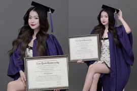 Tiktoker Chao đăng ảnh cầm bằng tốt nghiệp, diện trang phục gây tranh cãi