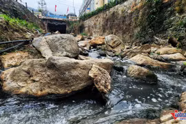 Cảnh ô nhiễm trầm trọng ở suối Mơ trên đỉnh Tam Đảo