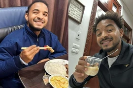 Vợ chồng Xuân Son “hòa tan” với những món ăn dân dã Việt Nam