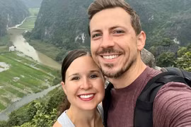 Khách Tây tiết lộ lý do chi tiền đi tàu hỏa TPHCM - Đà Nẵng