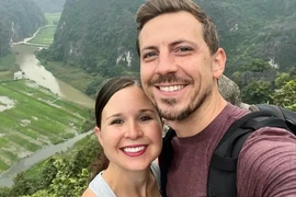 Khách Tây tiết lộ lý do chi tiền đi tàu hỏa TPHCM - Đà Nẵng